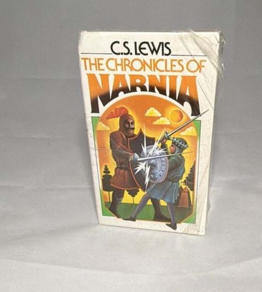 C.S. Lewis The Chronicles of Narnia Complete 7 Book Box Set Vintage plastic